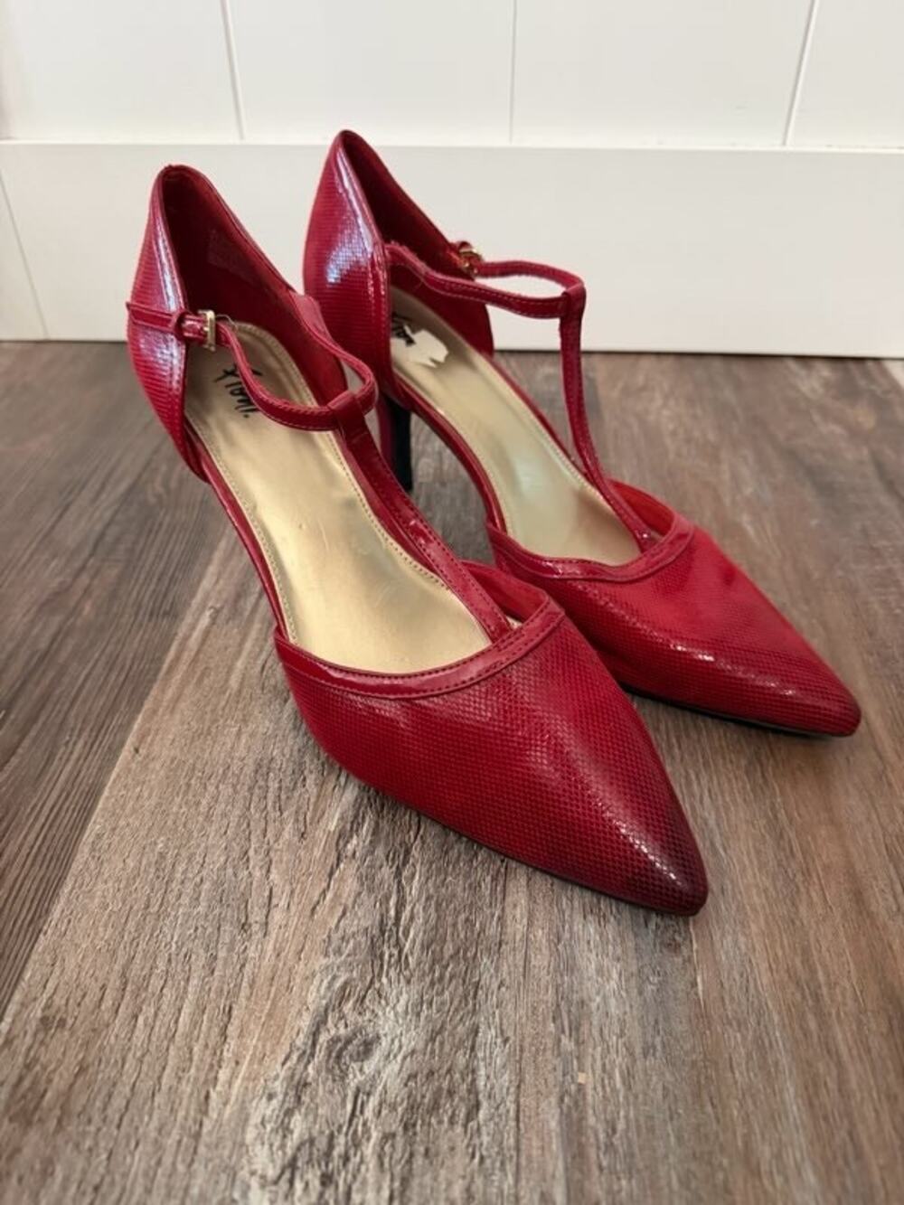 Fioni Red Leather T-strap Heels Sz 10 Pointed Toe Classy Vintage Style EUC